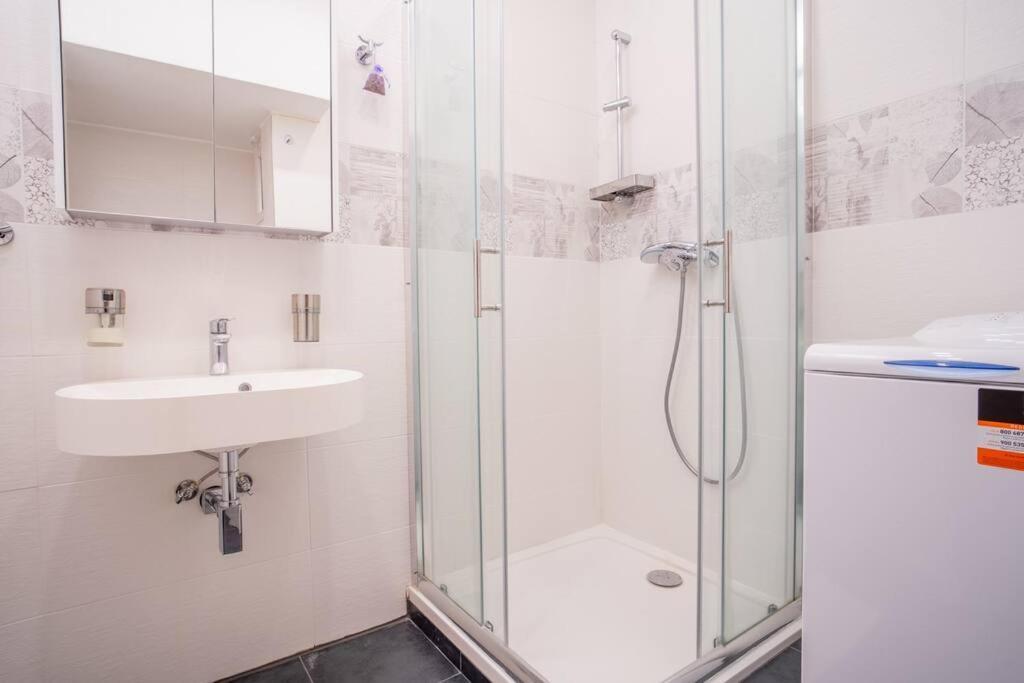 Sukromny Staromestsky Apartman V Uzasnej Lokalite/Cozy Old-Town Apartment In A Great Neighborhood Bratislava Luaran gambar