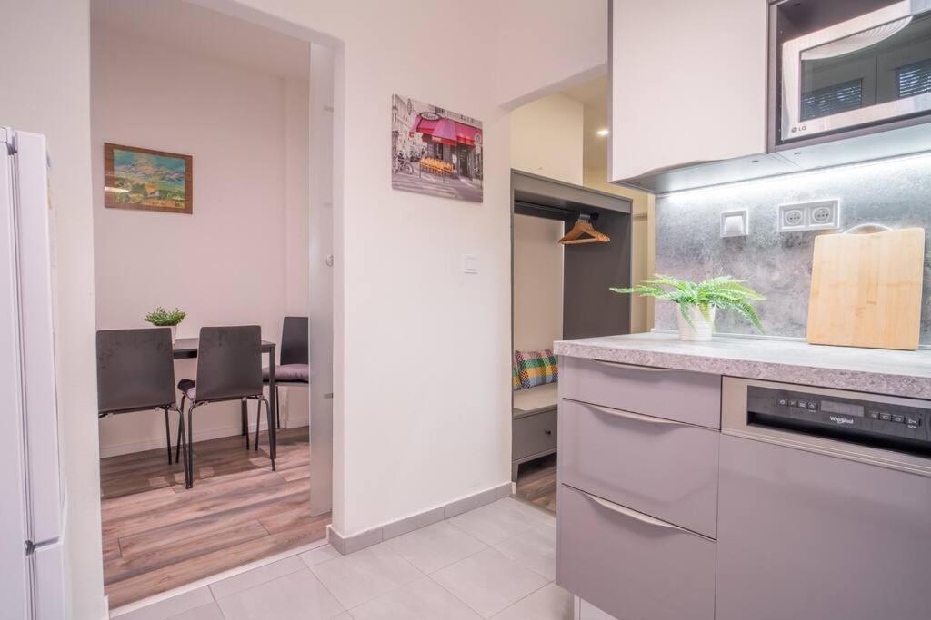 Sukromny Staromestsky Apartman V Uzasnej Lokalite/Cozy Old-Town Apartment In A Great Neighborhood Bratislava Luaran gambar