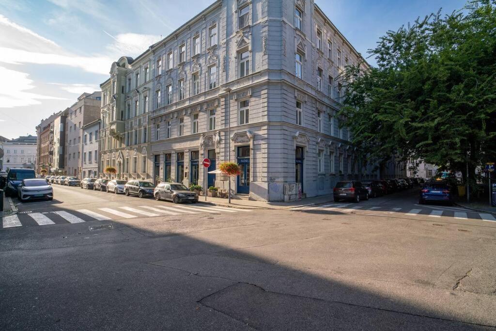 Sukromny Staromestsky Apartman V Uzasnej Lokalite/Cozy Old-Town Apartment In A Great Neighborhood Bratislava Luaran gambar
